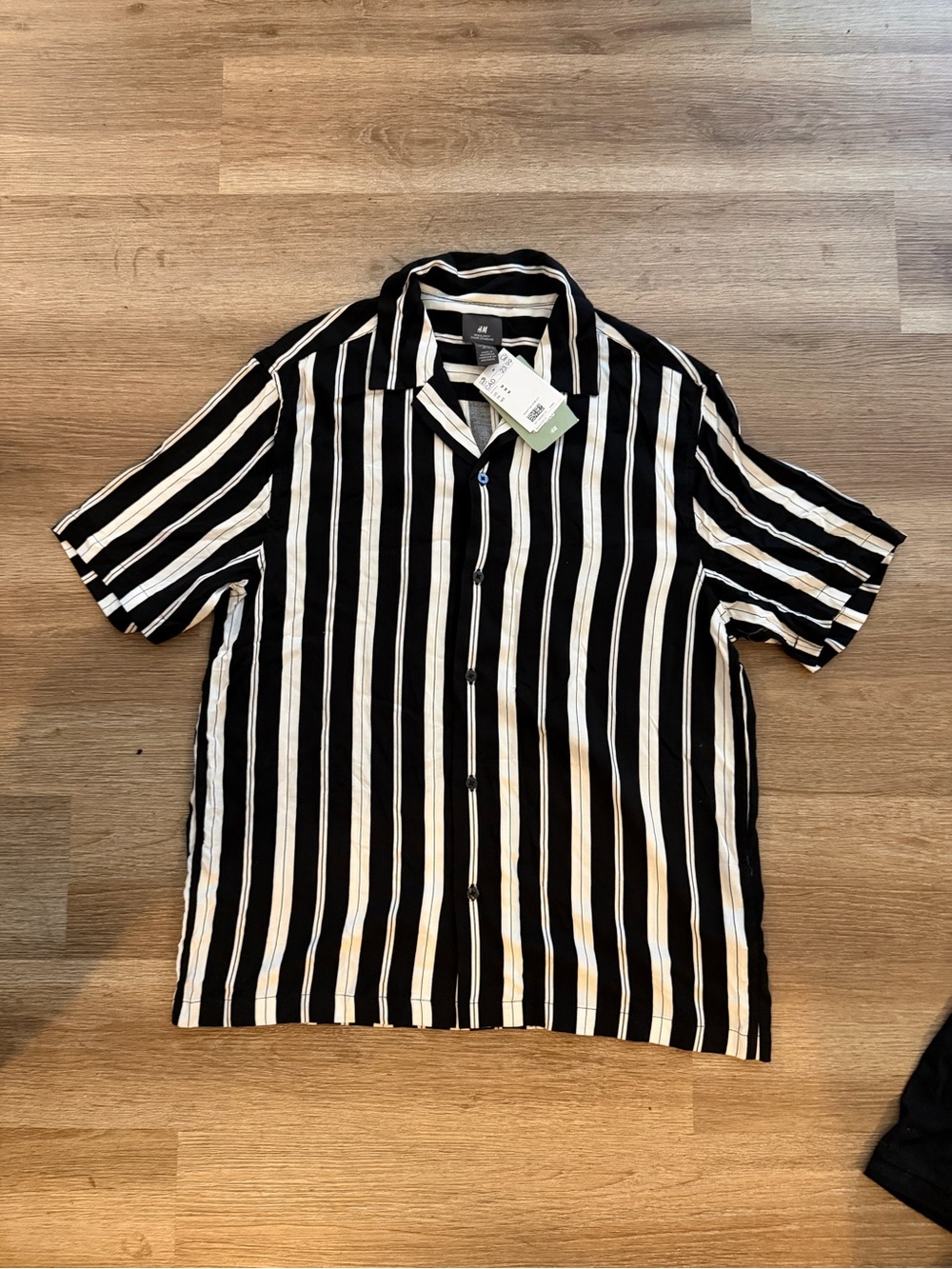 H&M Black & White Vertical Stripe Short Sleeve Button-Down Shirt